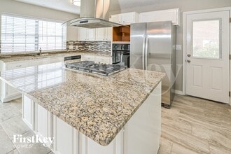 2017 Spinnaker Dr in League City, TX - Foto de edificio - Building Photo