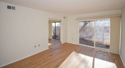 6 Aspen Way in Doylestown, PA - Building Photo - Building Photo