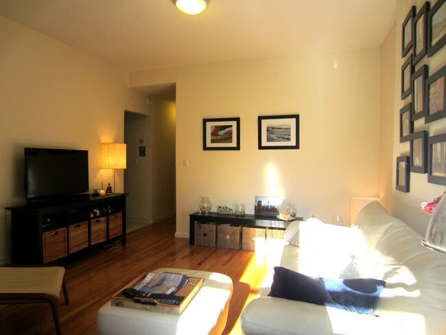 306 E 91st St-Unit -6G in New York, NY - Building Photo - Building Photo