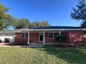 735 NW 5th St in Moore, OK - Building Photo
