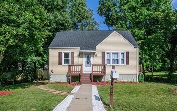 4023 Chestnut St, Unit Lower in Fairfax, VA - Foto de edificio - Building Photo