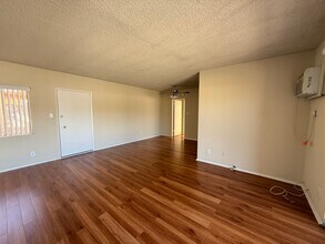 11929 Weddington St in Los Angeles, CA - Building Photo - Building Photo