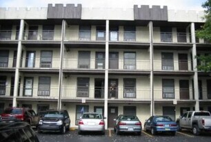 4012 DuPont Cir, Unit 402 in St Matthews, KY - Building Photo