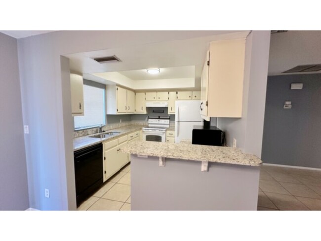 428 SW 38th Terrace in Cape Coral, FL - Building Photo - Building Photo