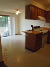 312 NE 24th St in McMinnville, OR - Building Photo - Building Photo