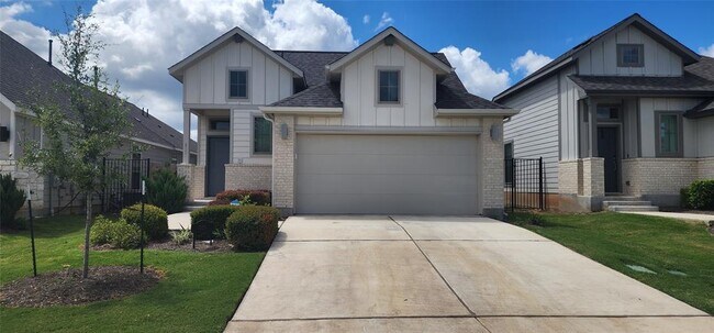 328 Banyon Dr in Liberty Hill, TX - Building Photo - Building Photo