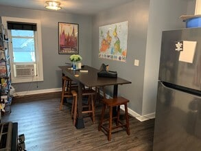 2727 S Shore Dr, Unit A in Milwaukee, WI - Building Photo - Building Photo