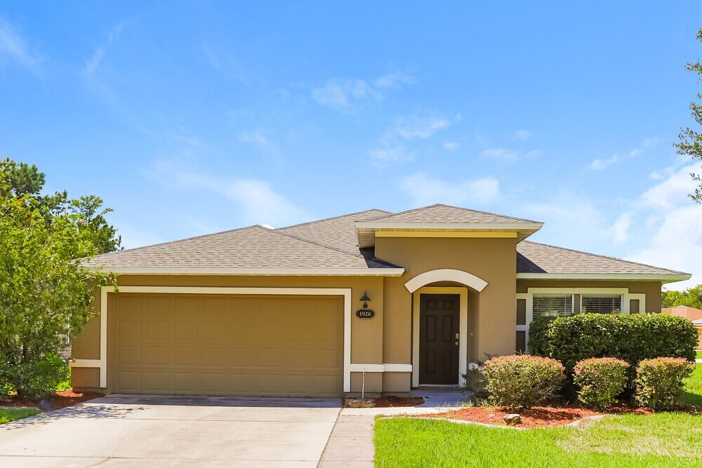 1926 Old Moss Ln in Middleburg, FL - Building Photo
