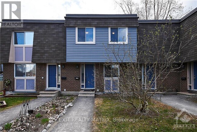 2988 Fairlea Cres