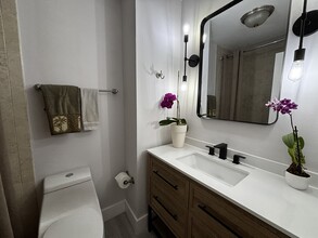 17190 SW 94th Ave, Unit 903 in Palmetto Bay, FL - Foto de edificio - Building Photo