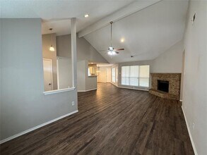 5047 Hollow Ridge Rd in Dallas, TX - Building Photo - Building Photo