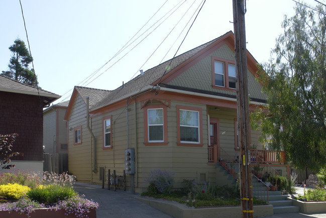 3228 Dakota St in Oakland, CA - Foto de edificio - Building Photo