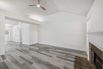 143 W Village Knoll Cir in Spring, TX - Building Photo - Building Photo