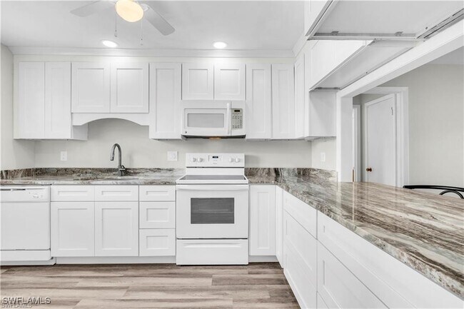 1363 Bunker Way in Ft. Myers, FL - Building Photo - Building Photo