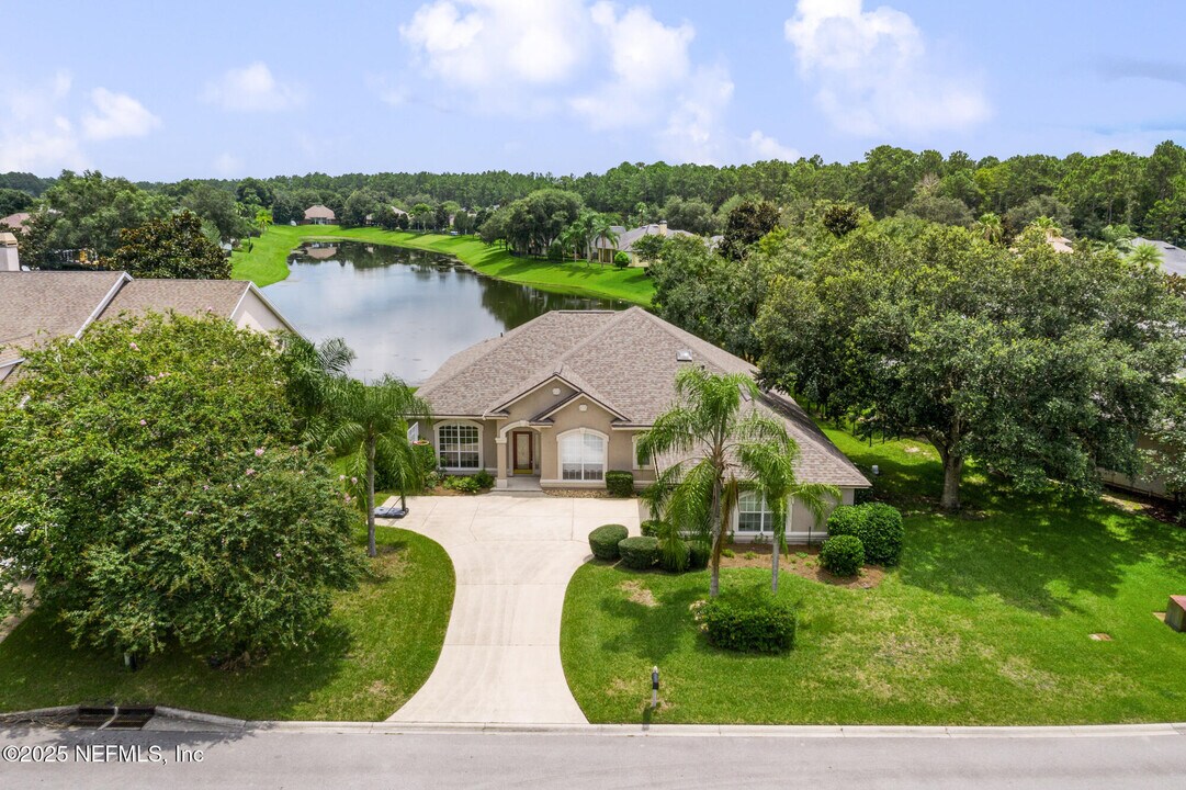 1228 Loch Tanna Loop in Jacksonville, FL - Foto de edificio