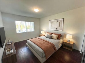 Fulton Apartments in Van Nuys, CA - Foto de edificio - Building Photo