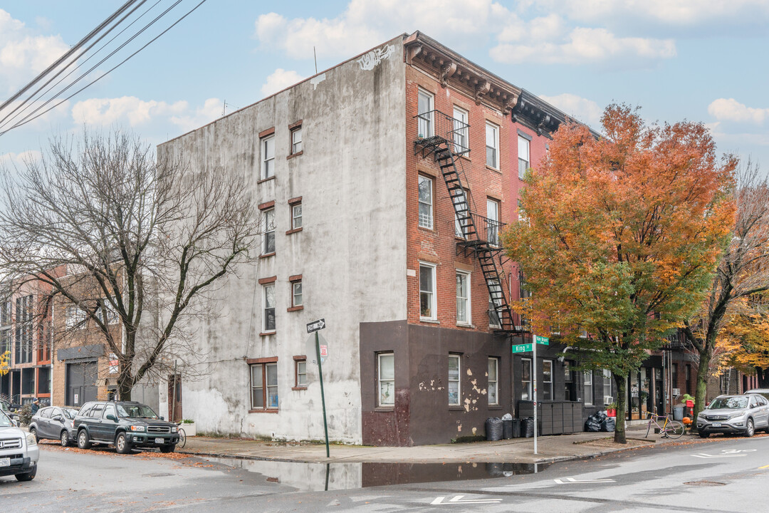 311 Van Brunt St in Brooklyn, NY - Building Photo