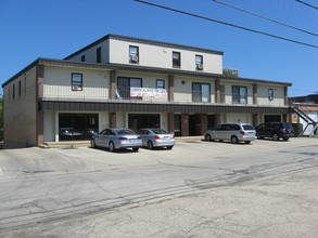 501 Bank Ln in Highwood, IL - Building Photo - Building Photo