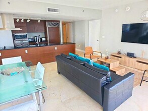 485 Brickell Ave in Miami, FL - Building Photo - Building Photo