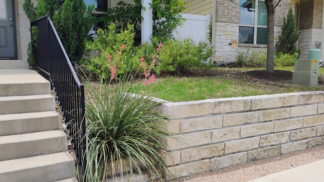 Room in Townhome on Norah Dr in Austin, TX - Building Photo - Building Photo
