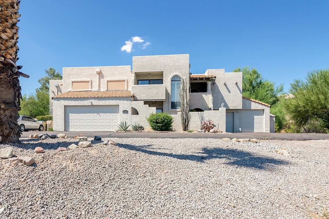 Preston Manor in Fountain Hills, AZ - Building Photo