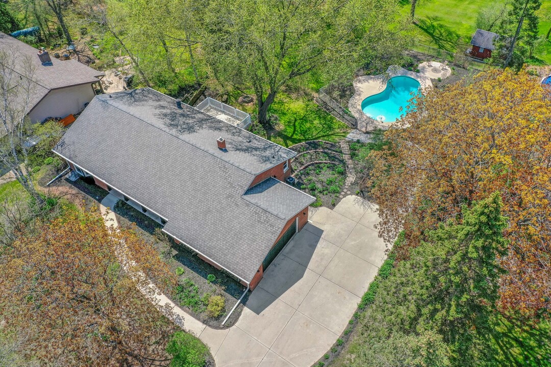 1409 Avondale Dr in Green Bay, WI - Foto de edificio