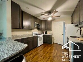2541 W Logan Blvd, Unit 1W in Chicago, IL - Building Photo - Building Photo