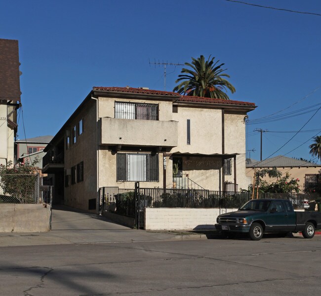 581 Boylston St in Los Angeles, CA - Building Photo - Building Photo