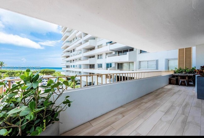 177 Ocean Lane Dr, Unit 308 in Key Biscayne, FL - Building Photo - Building Photo