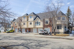 1221 1 St NE in Calgary, AB - Building Photo