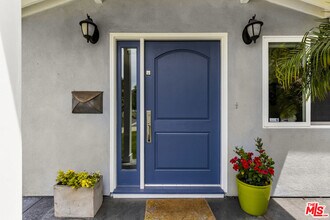 12327 Hatteras St in Los Angeles, CA - Building Photo - Building Photo