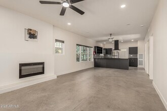 125 N 11th Ave in Phoenix, AZ - Foto de edificio - Building Photo