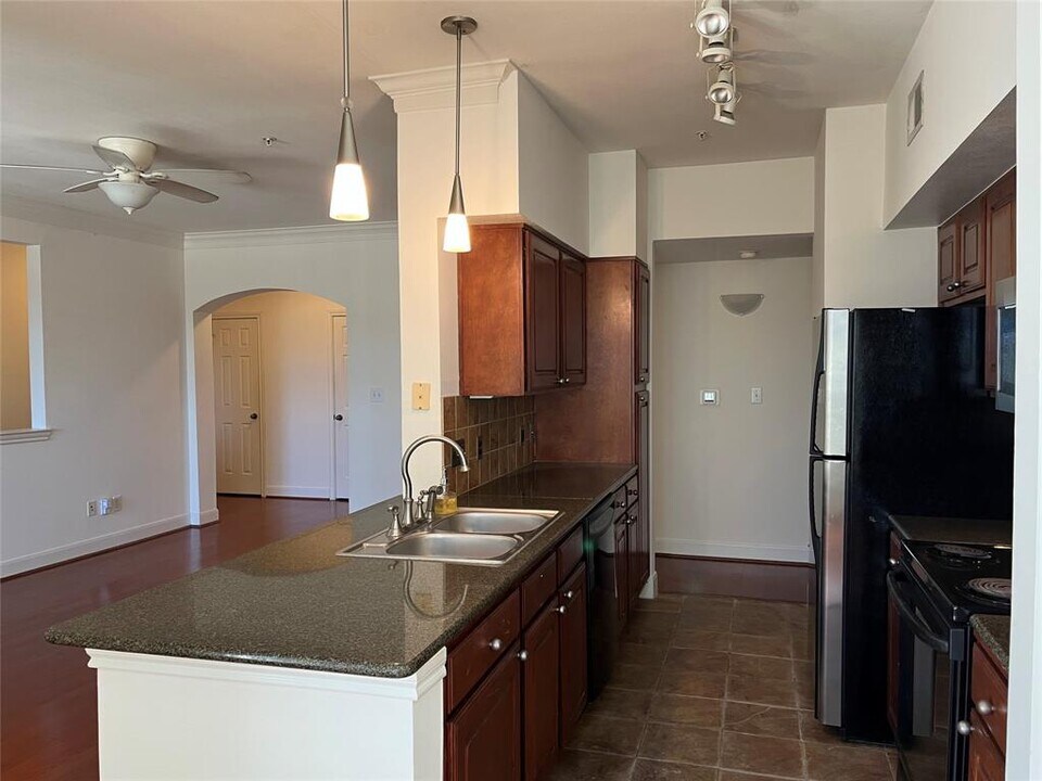 7701 Rialto Blvd in Austin, TX - Building Photo