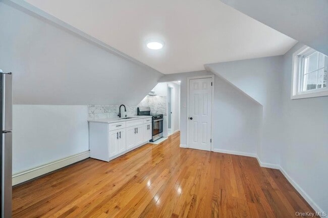588 Cameron St in Elmont, NY - Building Photo - Building Photo