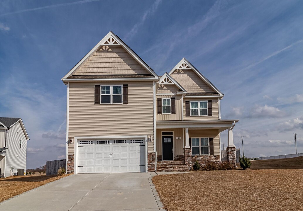 106 Aspen Rdg Dr in Pikeville, NC - Building Photo