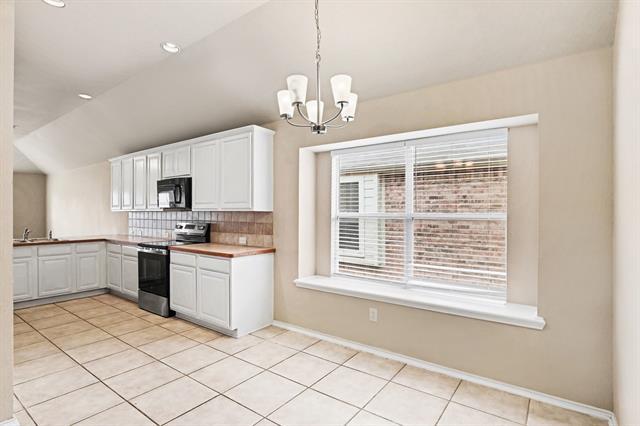 633 Horn St in Crowley, TX - Building Photo - Building Photo