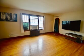 105 Beardsley Park Terrace in Bridgeport, CT - Building Photo - Building Photo