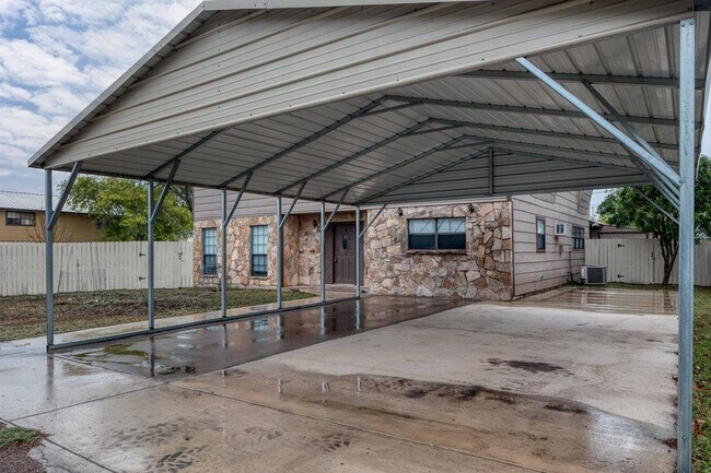 89 Ward Rd in Brackettville, TX - Building Photo - Building Photo