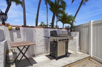 1400 NE 57th St, Unit 304 in Fort Lauderdale, FL - Building Photo - Building Photo