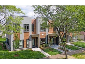 2411 NE 2nd St in Minneapolis, MN - Building Photo