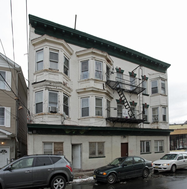 367-369 Summer St in Paterson, NJ - Foto de edificio - Building Photo