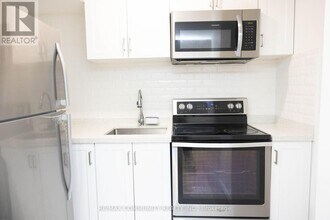 481 Bessborough Dr in Milton, ON - Building Photo - Building Photo