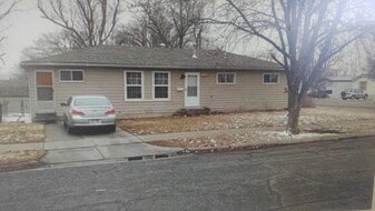 1719 Hickory St in Salina, KS - Building Photo