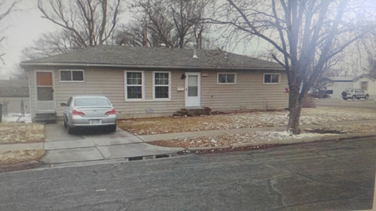 1719 Hickory St in Salina, KS - Building Photo