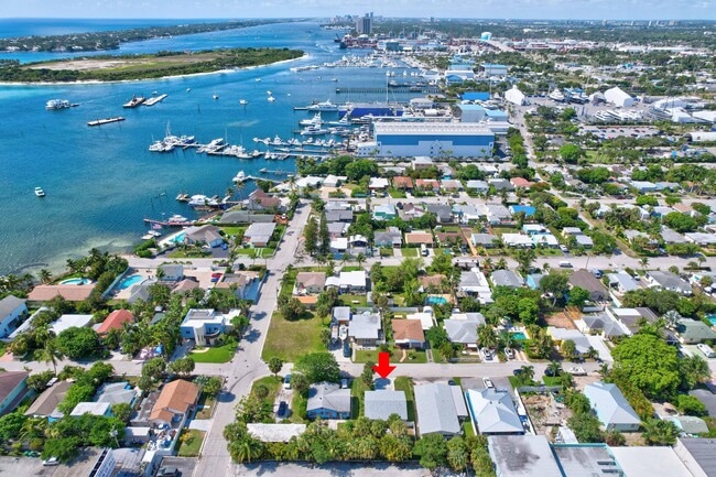 254 E 25th St in West Palm Beach, FL - Foto de edificio - Building Photo