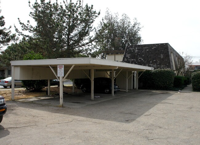 Fourplex in Santa Rosa, CA - Foto de edificio - Building Photo