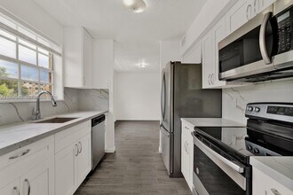 8621 SW 5th St in Pembroke Pines, FL - Building Photo - Building Photo