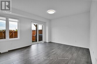 72 Barn Swallow Private in Ottawa, ON - Building Photo - Building Photo