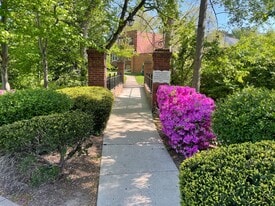 1821 N Rhodes St, Unit 263 in Arlington, VA - Building Photo