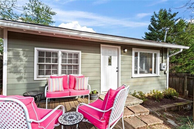 2070 Ridgedale Rd NE in Atlanta, GA - Building Photo - Building Photo